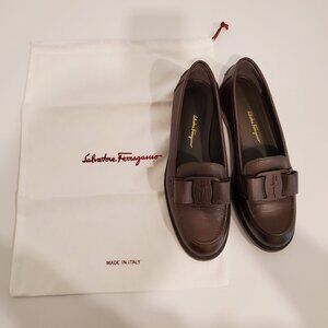 Salvatore Ferragamo Viva bow leather loafers, brown